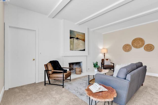38 Barcelona Pl, Danville CA: https://media.crmls.org/mediaz/c90fb16c-af36-40c5-b9ee-b0fc1e2c7865.jpg