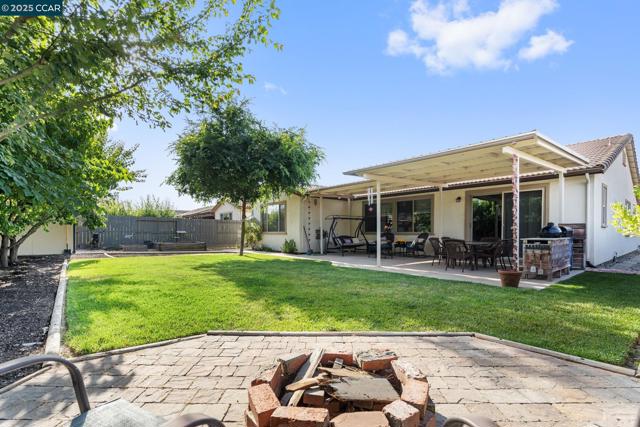 7100 Metcalf Way, Hughson CA: https://media.crmls.org/mediaz/c910a01f-2475-41cc-9c28-168129cd9206.jpg