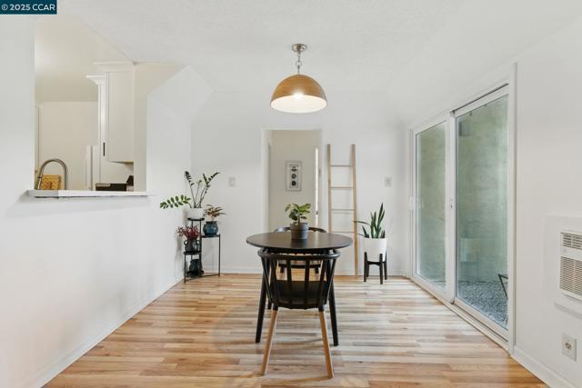 1700 Laguna St, Concord CA: https://media.crmls.org/mediaz/c910a557-fa04-49da-969b-3a005eedd3ee.jpg