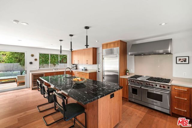 7712 Chandelle Place, Los Angeles CA: https://media.crmls.org/mediaz/c910b2ec-fbc7-4eab-9b6b-da389d8d4588.jpg