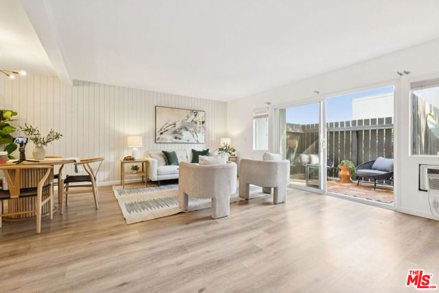 5003 Stoney Creek Road, Culver City CA: https://media.crmls.org/mediaz/c910f050-ec74-432b-a962-803a5a503dc2.jpg