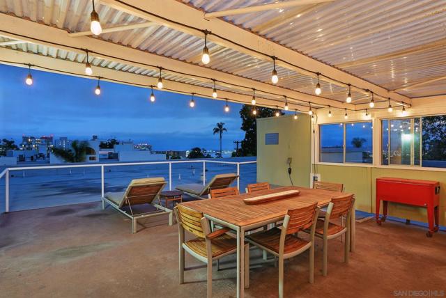 222 Quince St, San Diego CA: https://media.crmls.org/mediaz/c91116d2-0a3c-4be5-84be-ed57235d586f.jpg