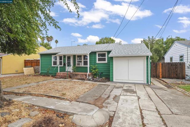 2656 Garden Ave, Concord CA: https://media.crmls.org/mediaz/c9117e85-c09f-4a21-a632-d1dafc61508e.jpg