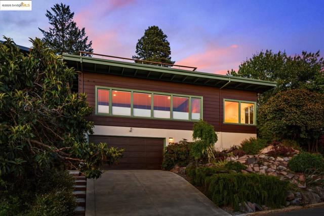 1069 Miller Ave, Berkeley CA: https://media.crmls.org/mediaz/c91259f1-7cd1-417c-9b18-8b49bedc8ac6.jpg