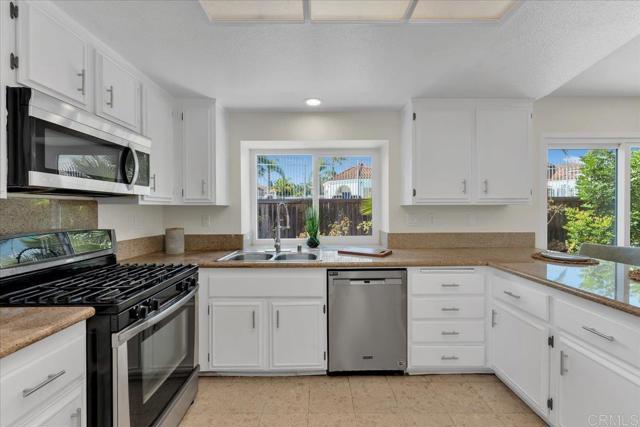 Detail Gallery Image 10 of 47 For 4251 via Clemente, Oceanside,  CA 92057 - 3 Beds | 2/1 Baths