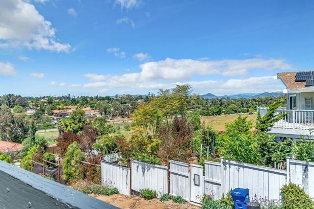 1817 Sunny Slope Terrace, Escondido CA: https://media.crmls.org/mediaz/c9142726-5df6-4ee6-88e1-81a145669062.jpg