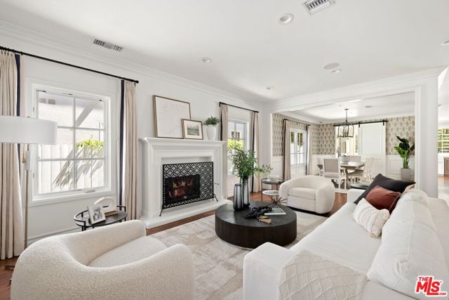 2543 Patricia Avenue, Los Angeles CA: https://media.crmls.org/mediaz/c9146547-c7ff-4ca5-a3f9-d997a50d8267.jpg