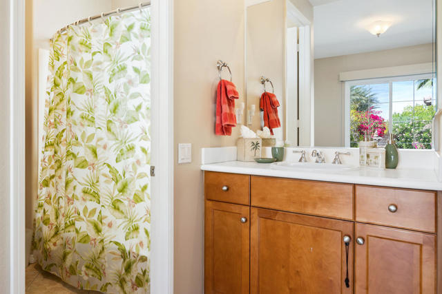 14 Via Santo Tomas Drive, Rancho Mirage CA: https://media.crmls.org/mediaz/c9147668-636e-46aa-aae3-bf50a2fe7adb.jpg
