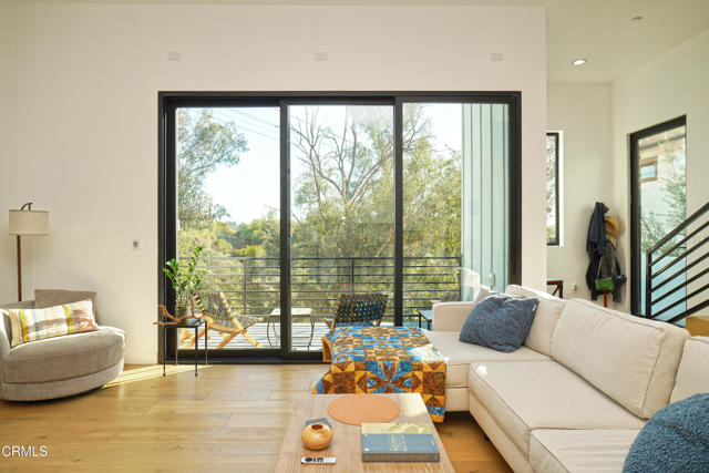 Detail Gallery Image 7 of 41 For 6565 Pickwick St, Los Angeles,  CA 90042 - 3 Beds | 3/1 Baths