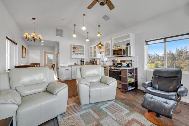 555 Manzanita Dr, Julian CA: https://media.crmls.org/mediaz/c9152455-2047-451c-b23f-c1654a9567c2.jpg