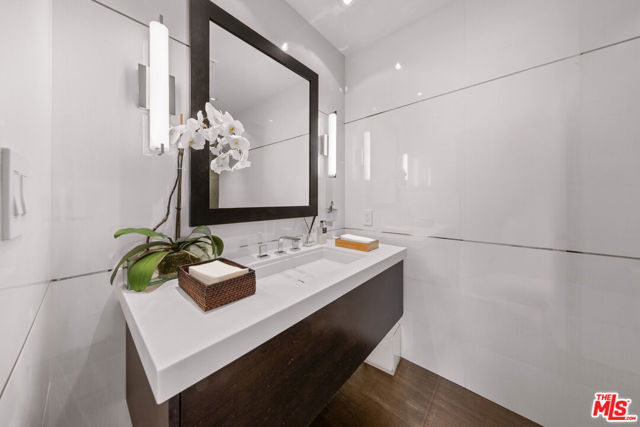 3144 Corda Drive, Los Angeles CA: https://media.crmls.org/mediaz/c9161f84-68b4-43f5-b7ab-60fa9db58e7a.jpg