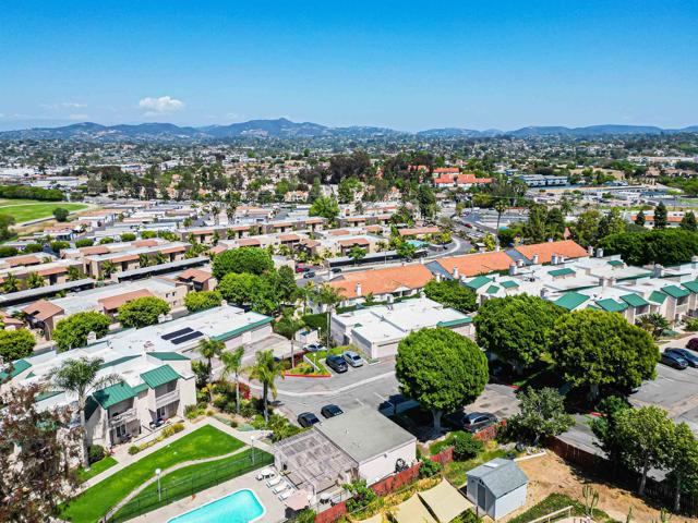 699 Ascot Dr, Vista CA: https://media.crmls.org/mediaz/c9163b20-a12c-417d-aab7-e23e1a4c9f7f.jpg