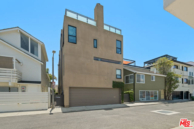 135 Outrigger Mall, Marina del Rey CA: https://media.crmls.org/mediaz/c916ddbb-3624-4e67-a1f5-264472fb5c10.jpg