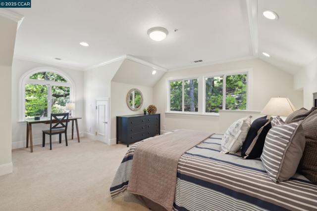 135 Dean Rd, Alamo CA: https://media.crmls.org/mediaz/c917490d-4f25-4316-a814-5e1e9a8f5169.jpg