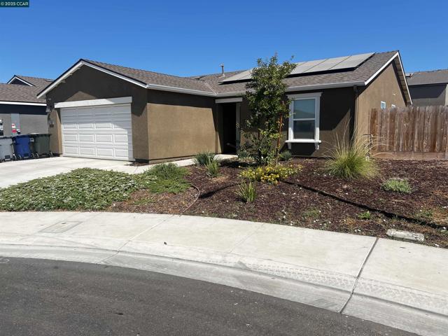 627 Elizabeth Ct, Merced CA: https://media.crmls.org/mediaz/c9176a05-b945-489e-ad1a-f7eb45a474d6.jpg