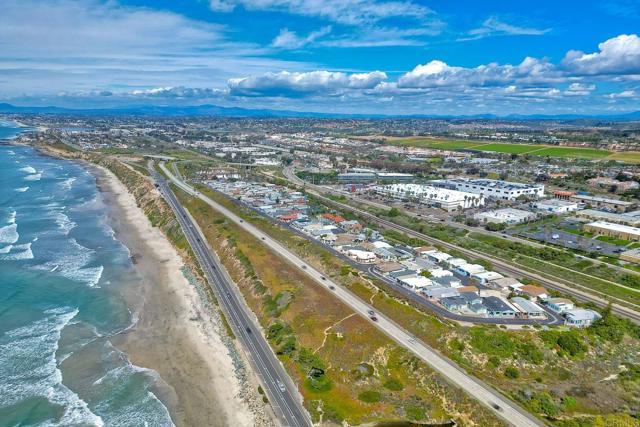 6496 Friendly Place, Carlsbad CA: https://media.crmls.org/mediaz/c917bdd0-a02b-4d67-be60-ef84e1ce5fbe.jpg