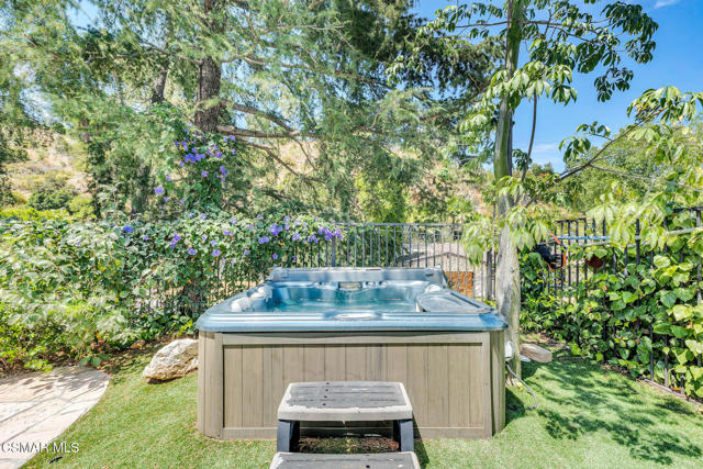 17032 Cotter Place, Encino CA: https://media.crmls.org/mediaz/c918247c-b0c1-43e7-a8bc-6ca6dc97fa07.jpg