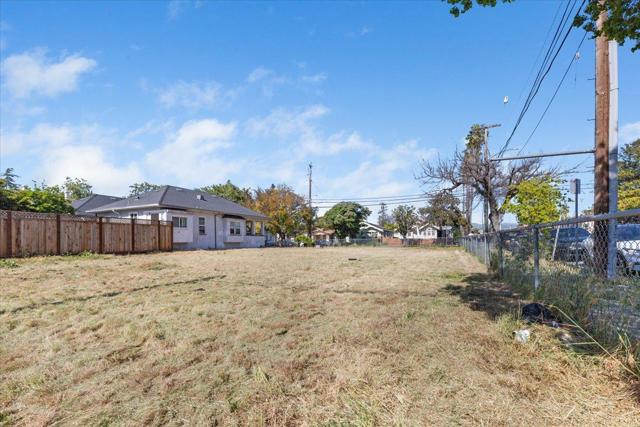 895 S 2nd Street, San Jose CA: https://media.crmls.org/mediaz/c9190305-e220-4cea-9fd0-0e3600d6aff1.jpg