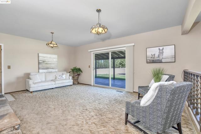 918 Carpenter Rd, Oakley CA: https://media.crmls.org/mediaz/c9196bc1-9028-4b7d-b1cb-bb4d7413f905.jpg