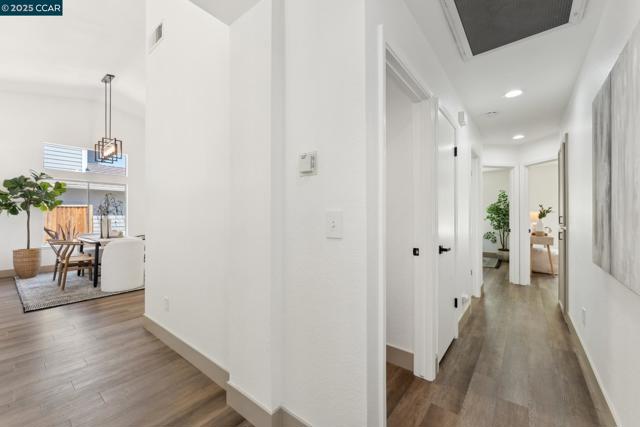 3075 Shiles Loop, Brentwood CA: https://media.crmls.org/mediaz/c91a16c8-8069-431c-b315-61609f566af7.jpg