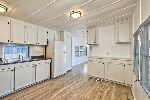 Detail Gallery Image 7 of 24 For 699 N Vulcan #1,  Encinitas,  CA 92024 - 2 Beds | 1/1 Baths