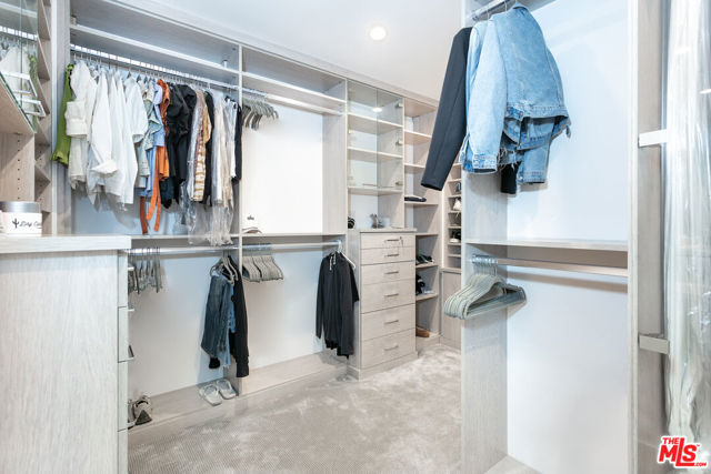 460 N Palm Drive, Beverly Hills CA: https://media.crmls.org/mediaz/c91aad92-2dce-470f-ba5b-22e17d93fc01.jpg