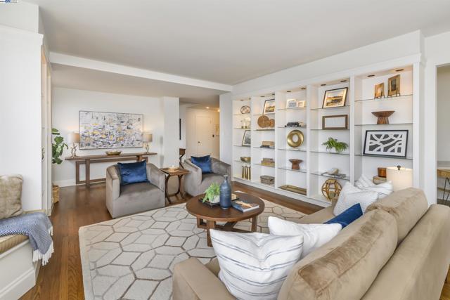 850 POWELL STREET, San Francisco CA: https://media.crmls.org/mediaz/c91b3c82-6448-4e10-a391-a46b6007dacc.jpg