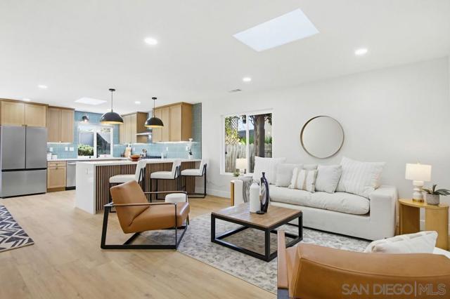 9555 Via Pereza, San Diego CA: https://media.crmls.org/mediaz/c91b469a-d22a-4492-a88b-034004a82daf.jpg