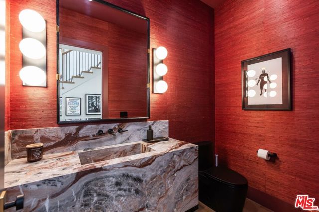 5084 Valjean Avenue, Encino CA: https://media.crmls.org/mediaz/c91b5013-27d6-4c11-ab0e-9ab932a7d6c5.jpg