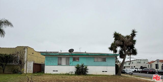 8204 S Harvard Boulevard, Los Angeles CA: https://media.crmls.org/mediaz/c91c0020-d3f6-4139-a31d-38691abff830.jpg