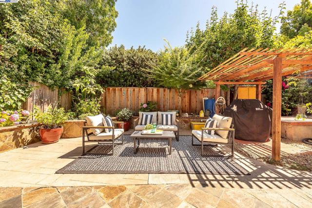 32760 Orick St, Union City CA: https://media.crmls.org/mediaz/c91c08f7-5d4d-44f7-82b8-7745aafe5e2b.jpg