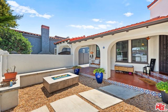 3871 Roxton Avenue, Los Angeles CA: https://media.crmls.org/mediaz/c91c1693-3abd-409c-981e-4996ce39b53e.jpg