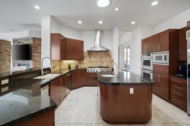50380 Via Serenidad, La Quinta CA: https://media.crmls.org/mediaz/c91c3e53-160d-4294-add8-00a6ef032f43.jpg