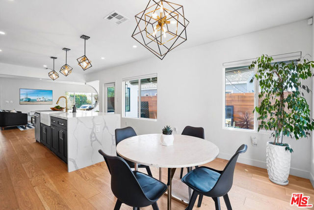 3625 Somerset Drive, Los Angeles CA: https://media.crmls.org/mediaz/c91c65de-32e6-45f2-b62c-f9e0457f664f.jpg