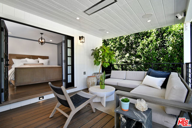 18033 Rosita Street, Encino CA: https://media.crmls.org/mediaz/c91c7f7a-3b6e-412a-a7b6-7154c074c42b.jpg