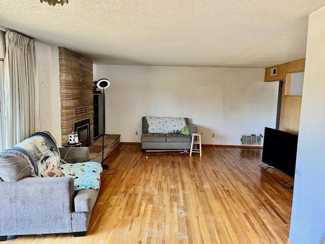 7 Valdez Lane, Watsonville CA: https://media.crmls.org/mediaz/c91ccf4e-528b-482f-af01-33a2deb13260.jpg