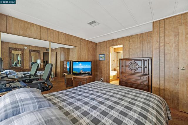 1474 Wakefield Dr, Hayward CA: https://media.crmls.org/mediaz/c91cf6df-db1a-408b-9900-003f54570afb.jpg