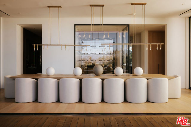 16187 Royal Oak Road, Encino CA: https://media.crmls.org/mediaz/c91d02d5-4cfb-499c-b72e-2c4185a31adf.jpg