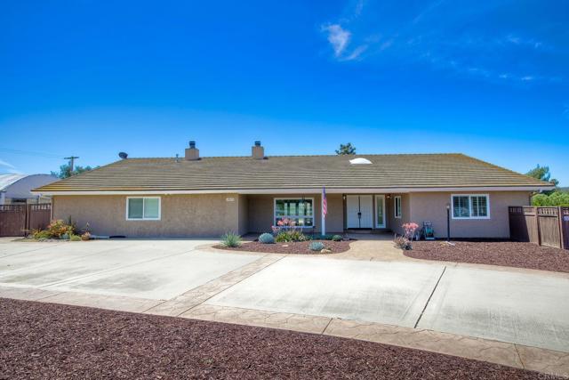 Detail Gallery Image 2 of 50 For 13815 Hilldale Rd, Valley Center,  CA 92082 - 5 Beds | 4 Baths