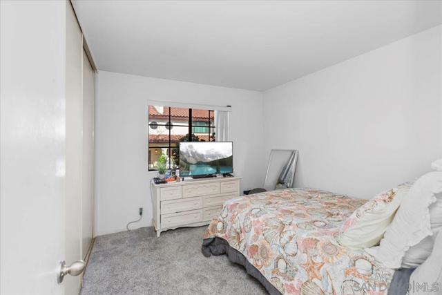 4145 Porte De Merano, San Diego CA: https://media.crmls.org/mediaz/c91e0d44-27cd-483e-b506-c5f578506938.jpg