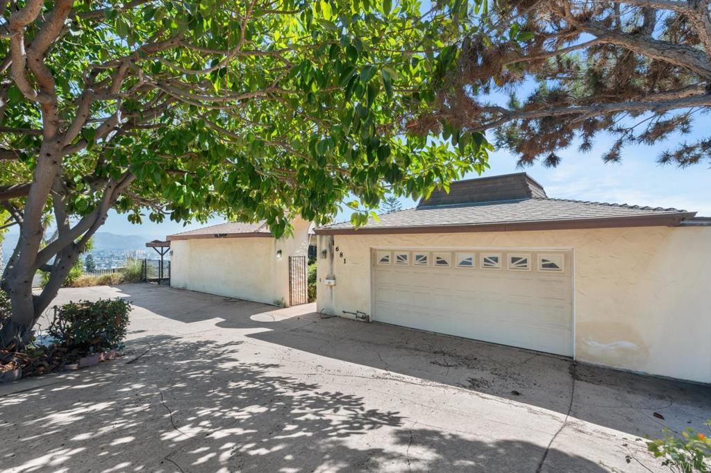 1681 Hillsmont Drive