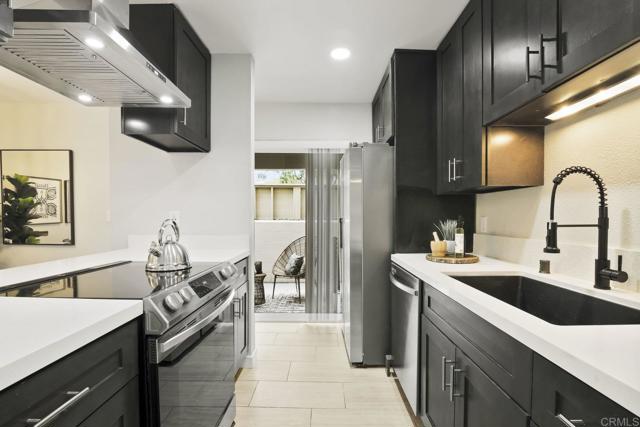 Detail Gallery Image 11 of 21 For 3230 Ashford Street a,  San Diego,  CA 92111 - 2 Beds | 2 Baths