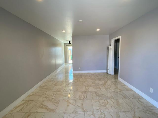 4384 Clairemont Dr, San Diego CA: https://media.crmls.org/mediaz/c91f2d3f-436a-4ea6-b6d8-c068bd4c1e0e.jpg