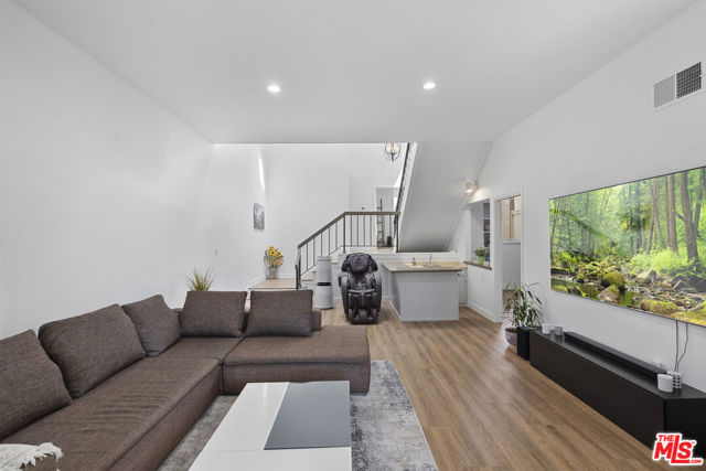 532 Riviera Court, Fullerton CA: https://media.crmls.org/mediaz/c91f48f2-3052-476c-869e-d04d63932379.jpg