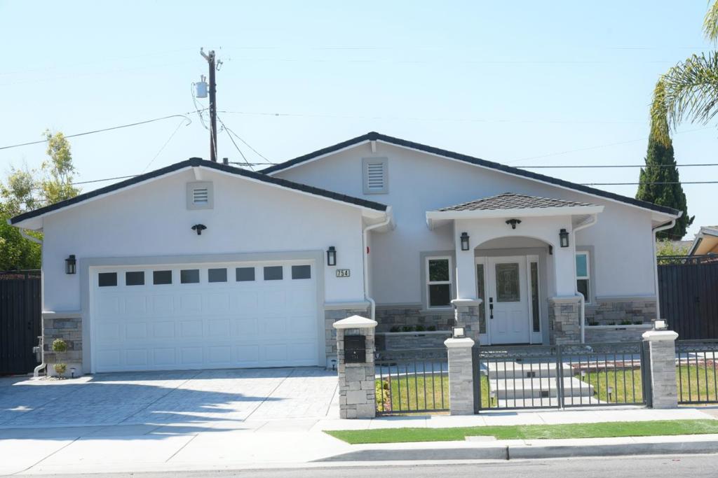 754 Lakehaven Drive