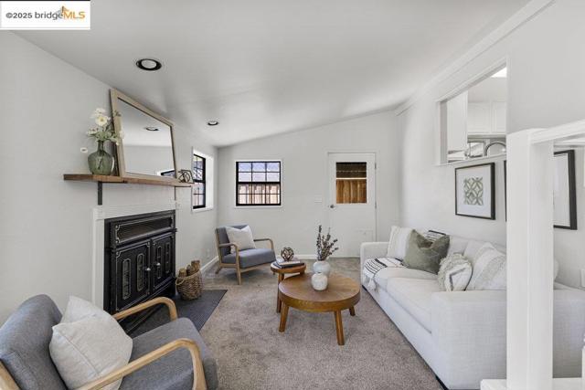 615 Manuel Dr, Novato CA: https://media.crmls.org/mediaz/c9202c90-17c1-45b3-bd38-424c457bb03f.jpg