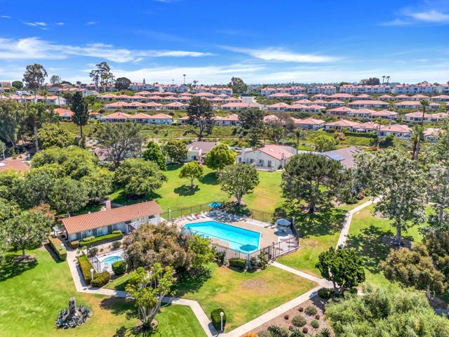 801 Caminito Azul, Carlsbad CA: https://media.crmls.org/mediaz/c92077da-6863-47c1-8d56-5e9f9ce84719.jpg