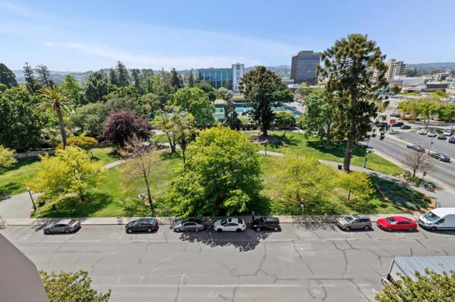 555 Laurel Avenue, San Mateo CA: https://media.crmls.org/mediaz/c920c12a-efb5-4b79-863c-bcd9e41acaa3.jpg