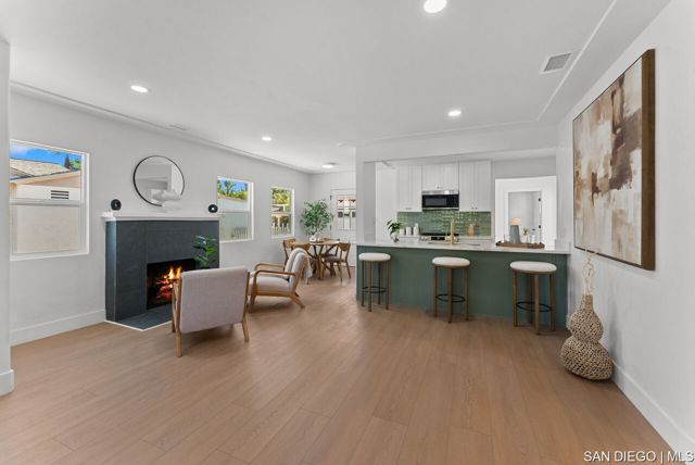 4642 Aragon DR, San Diego CA: https://media.crmls.org/mediaz/c92160c7-6650-472b-b40c-e2e1b050a3b7.jpg