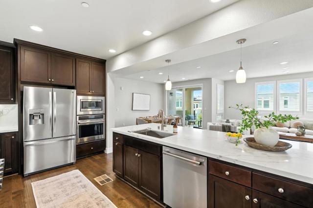 19 Waterline Place, Richmond CA: https://media.crmls.org/mediaz/c9219413-95a1-4f68-85da-13b27367e971.jpg